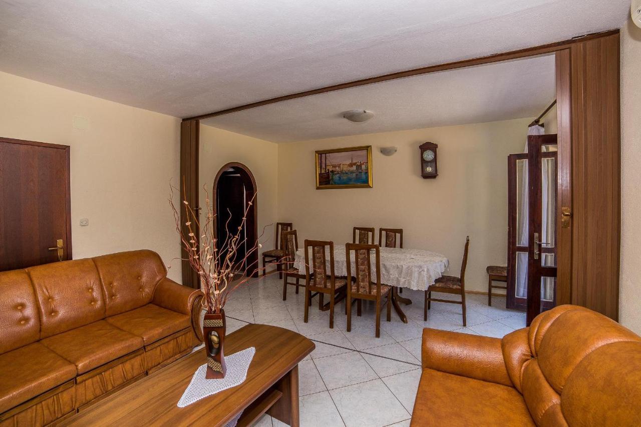 Apartments And Rooms Drpic Splitska Ngoại thất bức ảnh