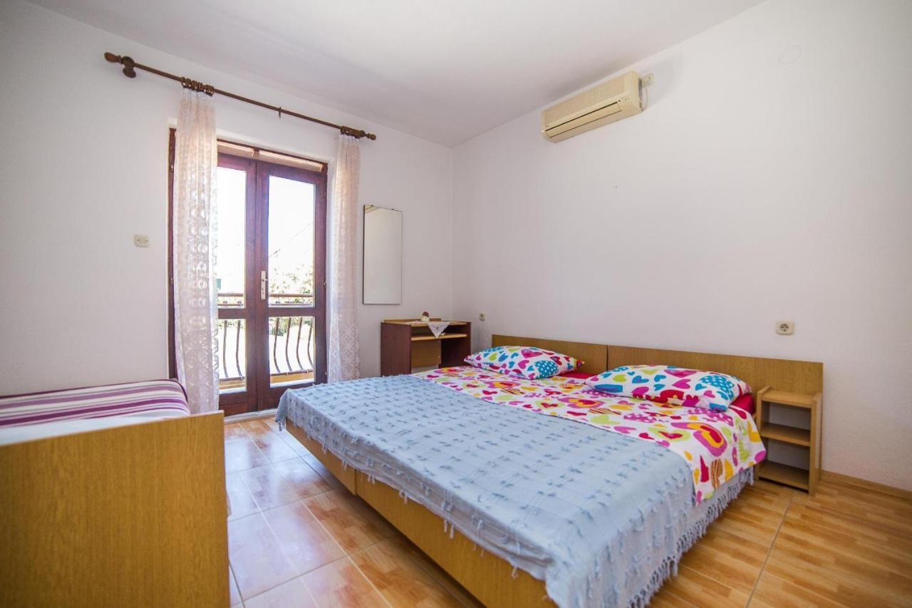 Apartments And Rooms Drpic Splitska Ngoại thất bức ảnh