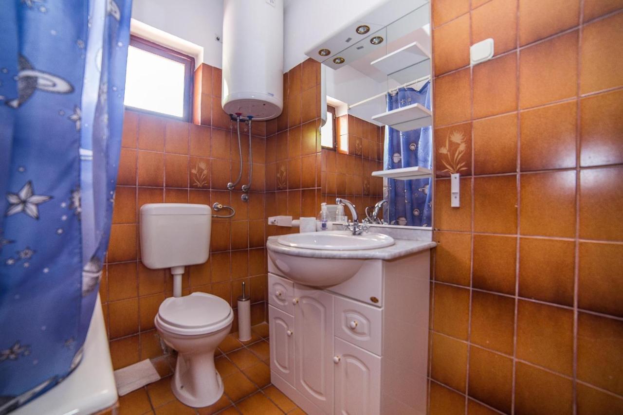 Apartments And Rooms Drpic Splitska Ngoại thất bức ảnh